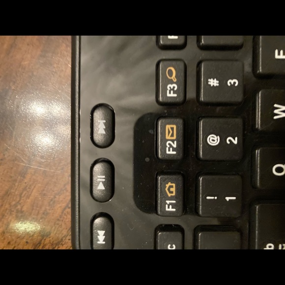 Logitech wireless keyboard. Compatible with windows only - Picture 5 of 14
